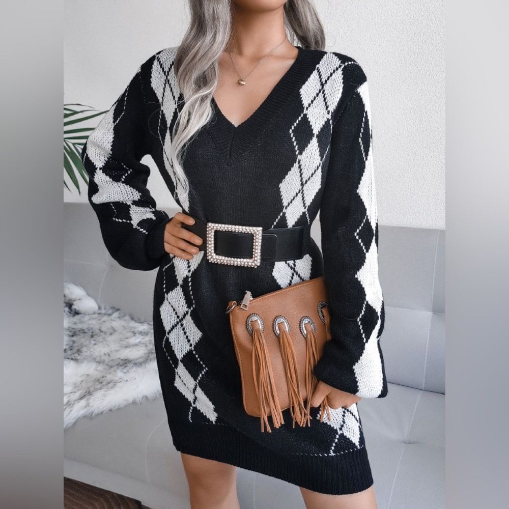 Black White Woven Argyle V-Neck Ribbed Trim Sweater Mini Dress​